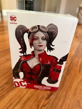 DC Collectibles Harley Quinn Injustice 2 Statue, Black/White/Red